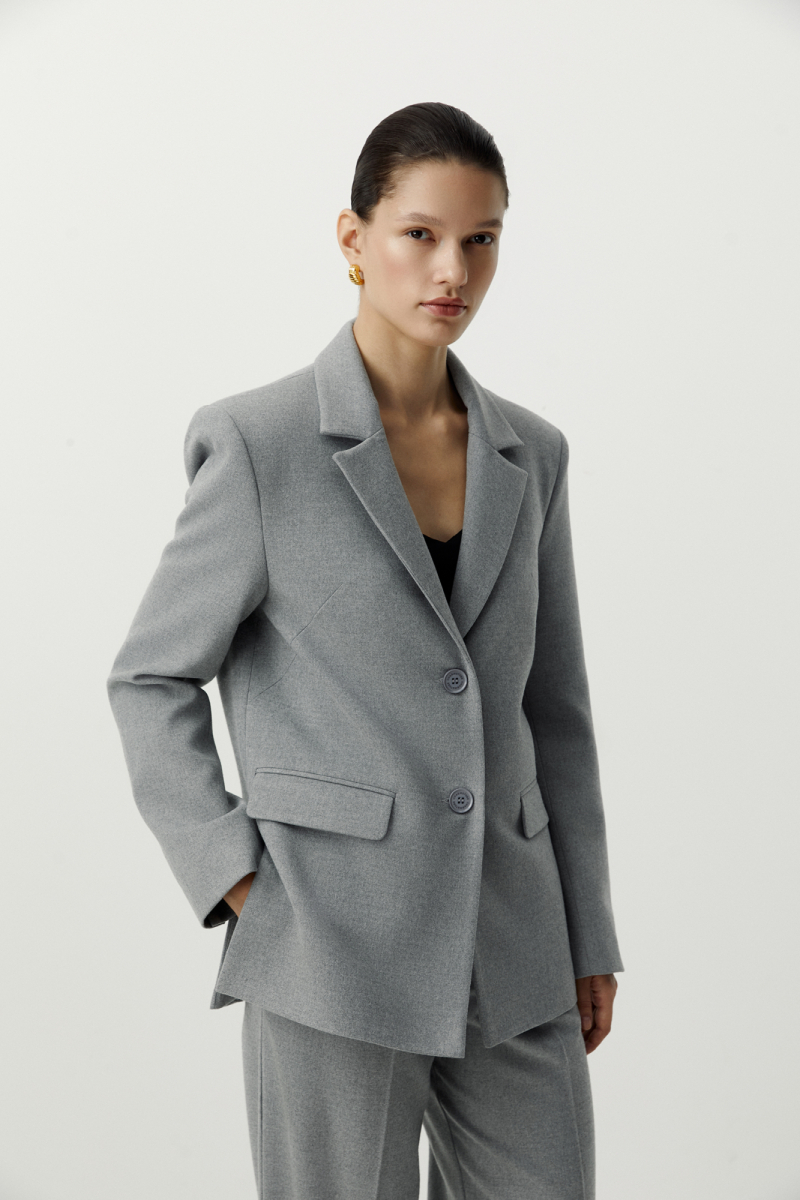 Пиджак оверсайз с боковыми разрезами из костюмной ткани