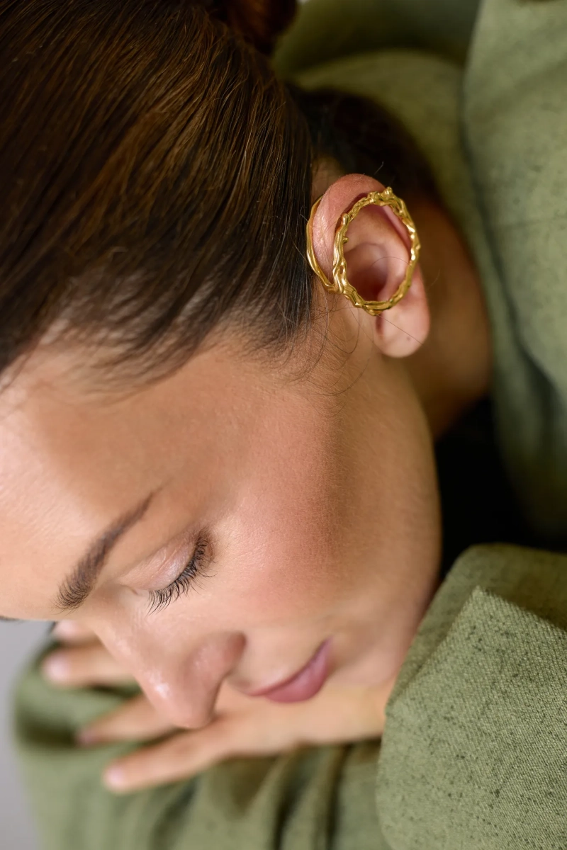 Серебряная серьга-кафф корни «Васюганские болота» SBLESKOM, цвет: позолота, 22159 купить онлайн