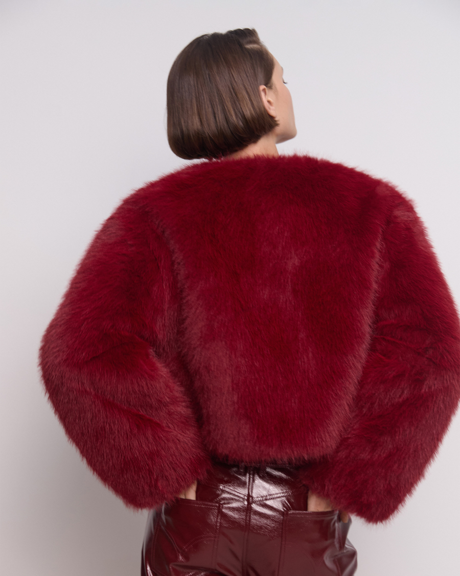 Экошуба оверсайз укороченные под песца Only me, цвет: красный, ЭШ5999 купить онлайн
