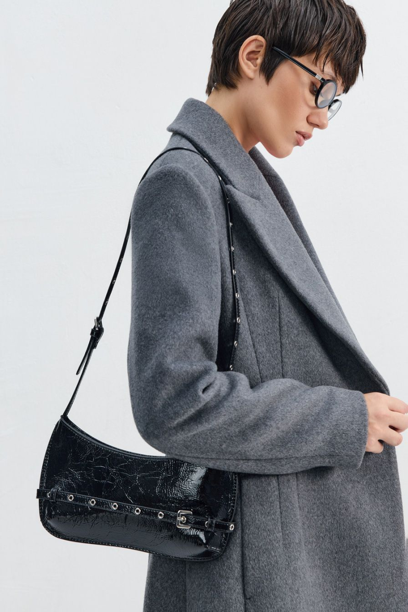 Сумка из лаковой экокожи