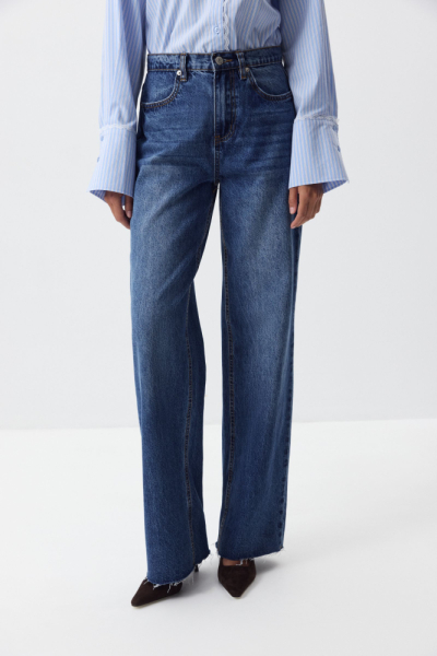 Джинсы с необработанным низом