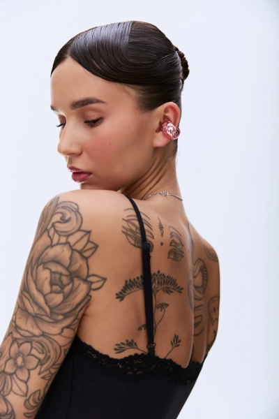 Серебряная серьга-кафф «Кружево» еще больше SBLESKOM, цвет: розовый, 32141 купить онлайн