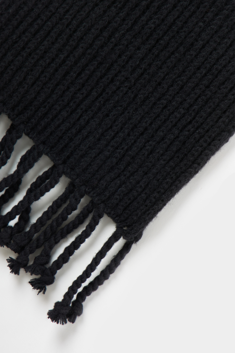 Шарф с бахромой REFERT, цвет: Черный 17-2575/5-2511 купить онлайн