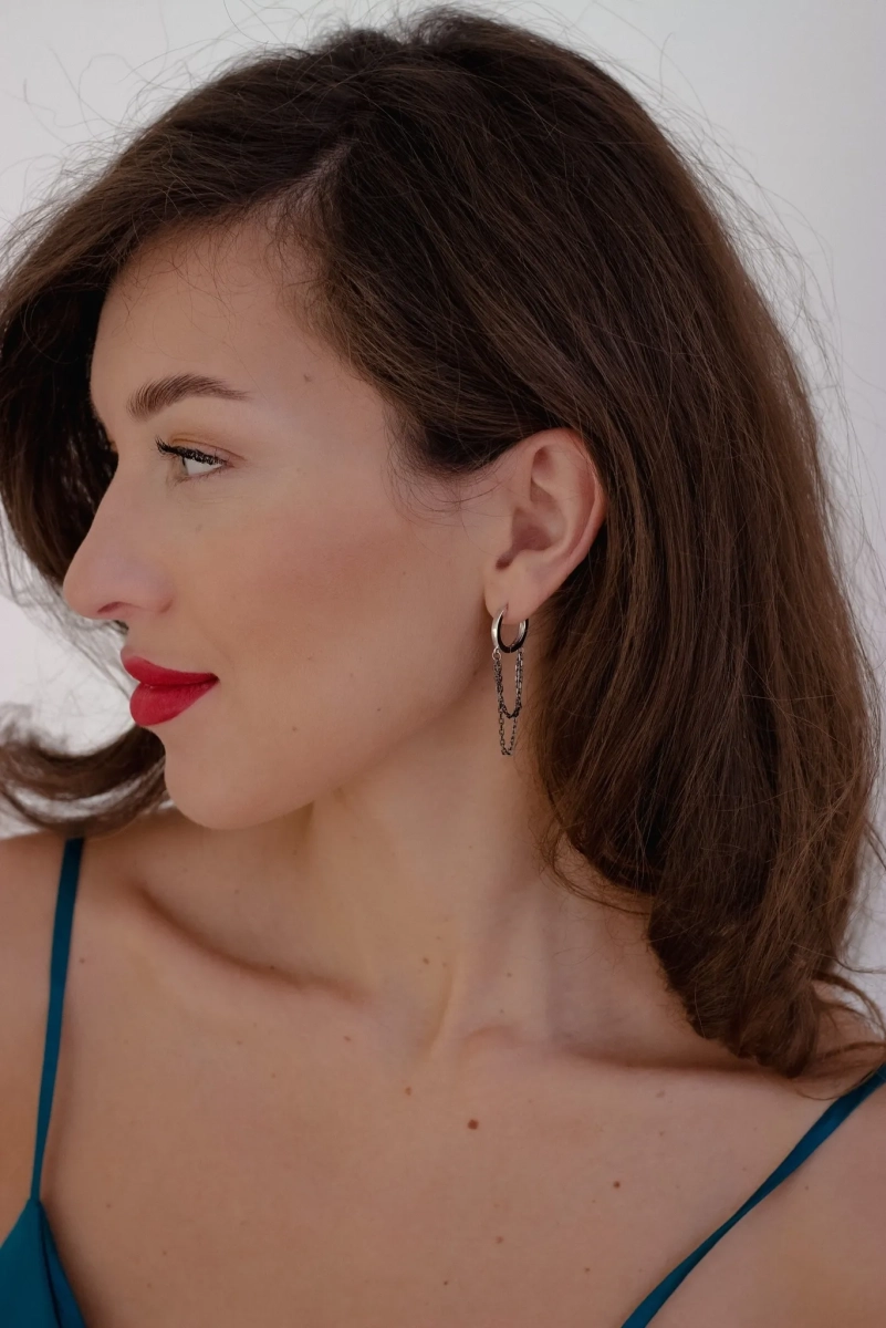 Серебряная моносерьга "Black chains"