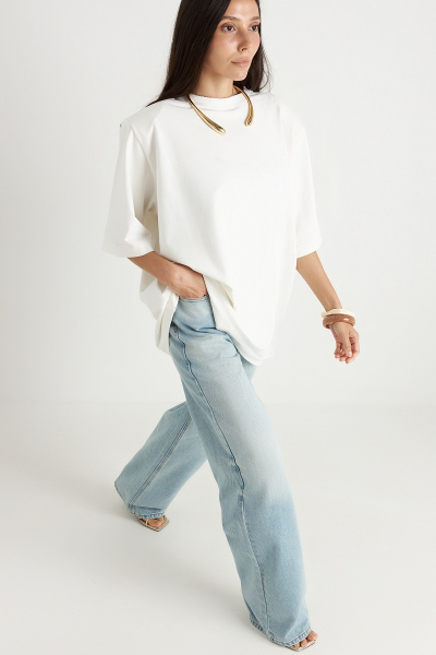 Футболка с подплечниками