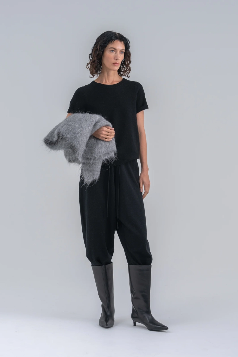 Брюки с манжетой OPORA Mankova, цвет: Черный, FW24/25-03 купить онлайн