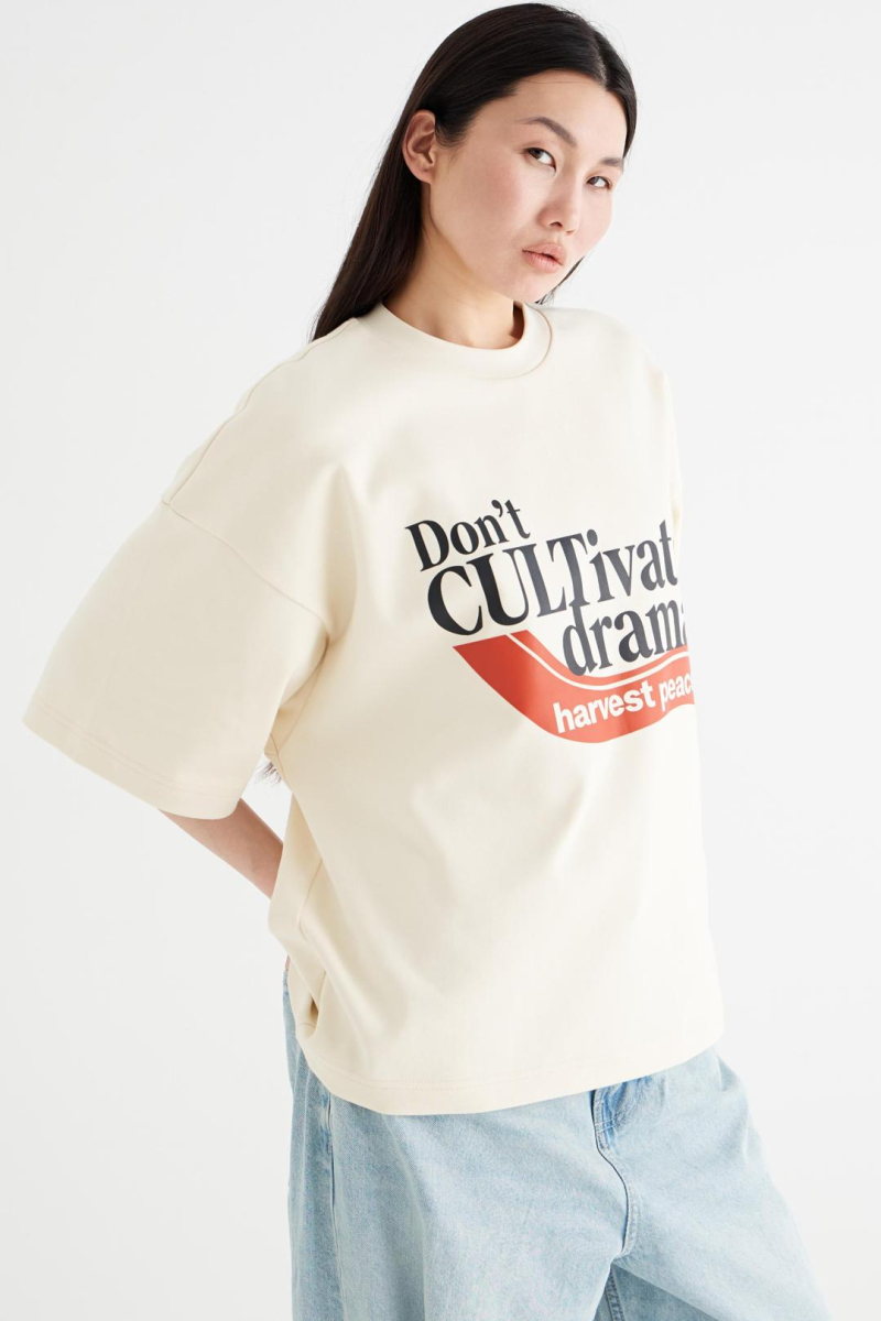 Футболка укороченная «Драма» CULTBASE, цвет: бежевый,  купить онлайн