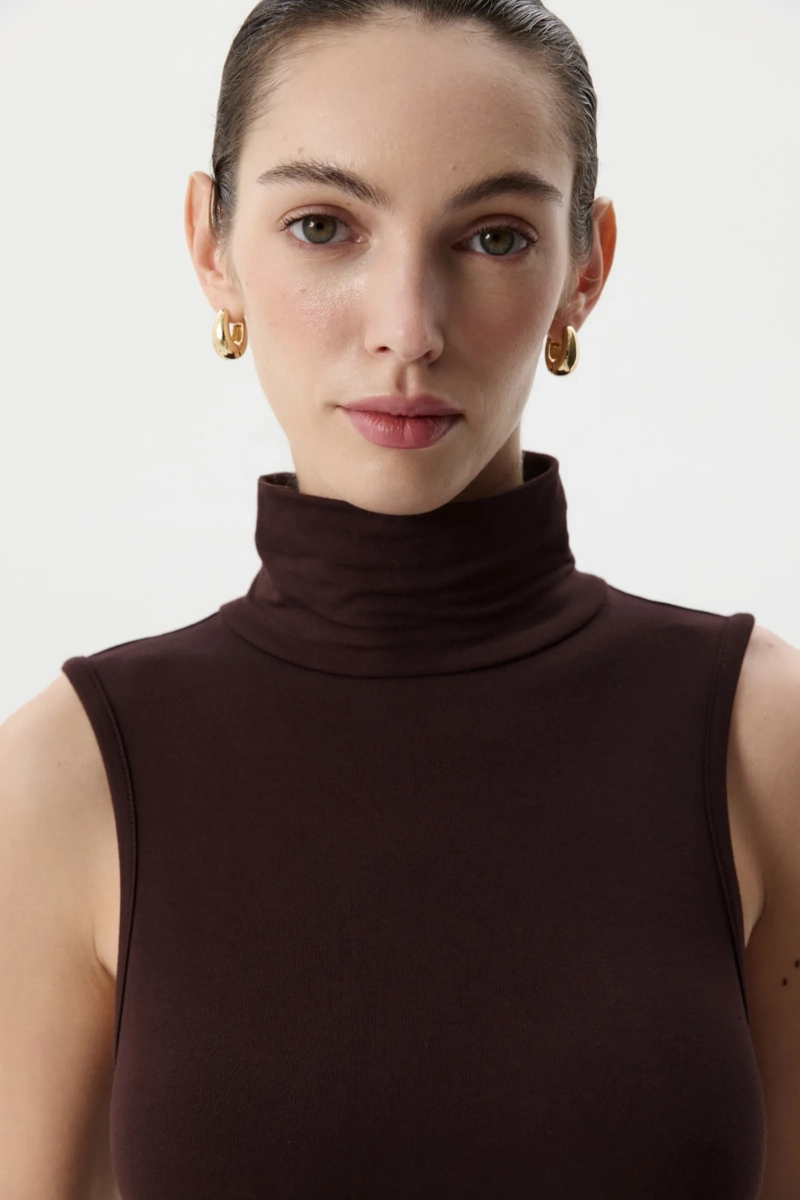 Боди с воротником-стойкой Charmstore, цвет: шоколадный, 217-50865-551 купить онлайн