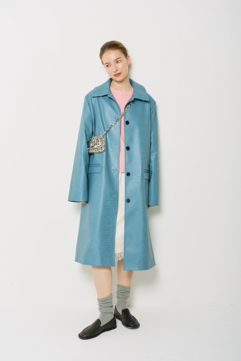 Тренч удлиненный из экокожи с эффектом тиснения