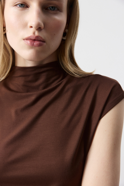 Топ трикотажный со стойкой Charmstore, цвет: шоколадный, 214-57265-551 купить онлайн