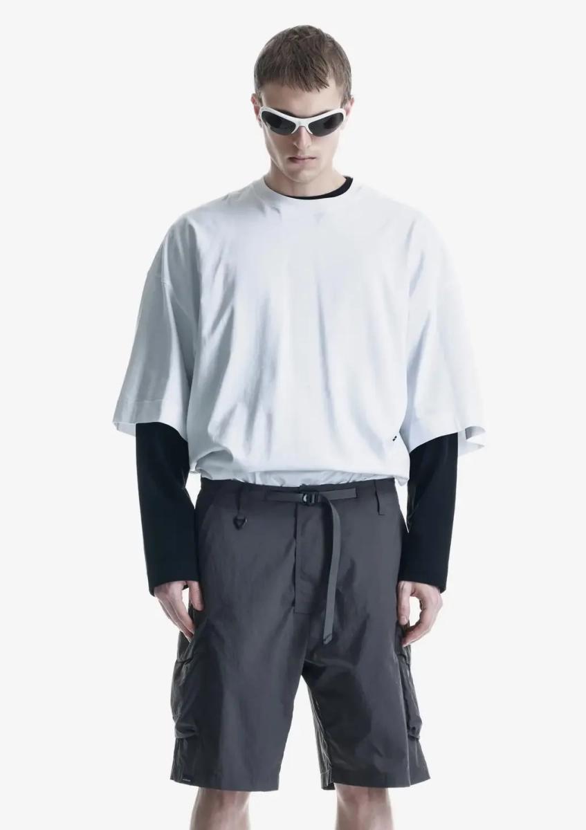 Свободная футболка с логотипом