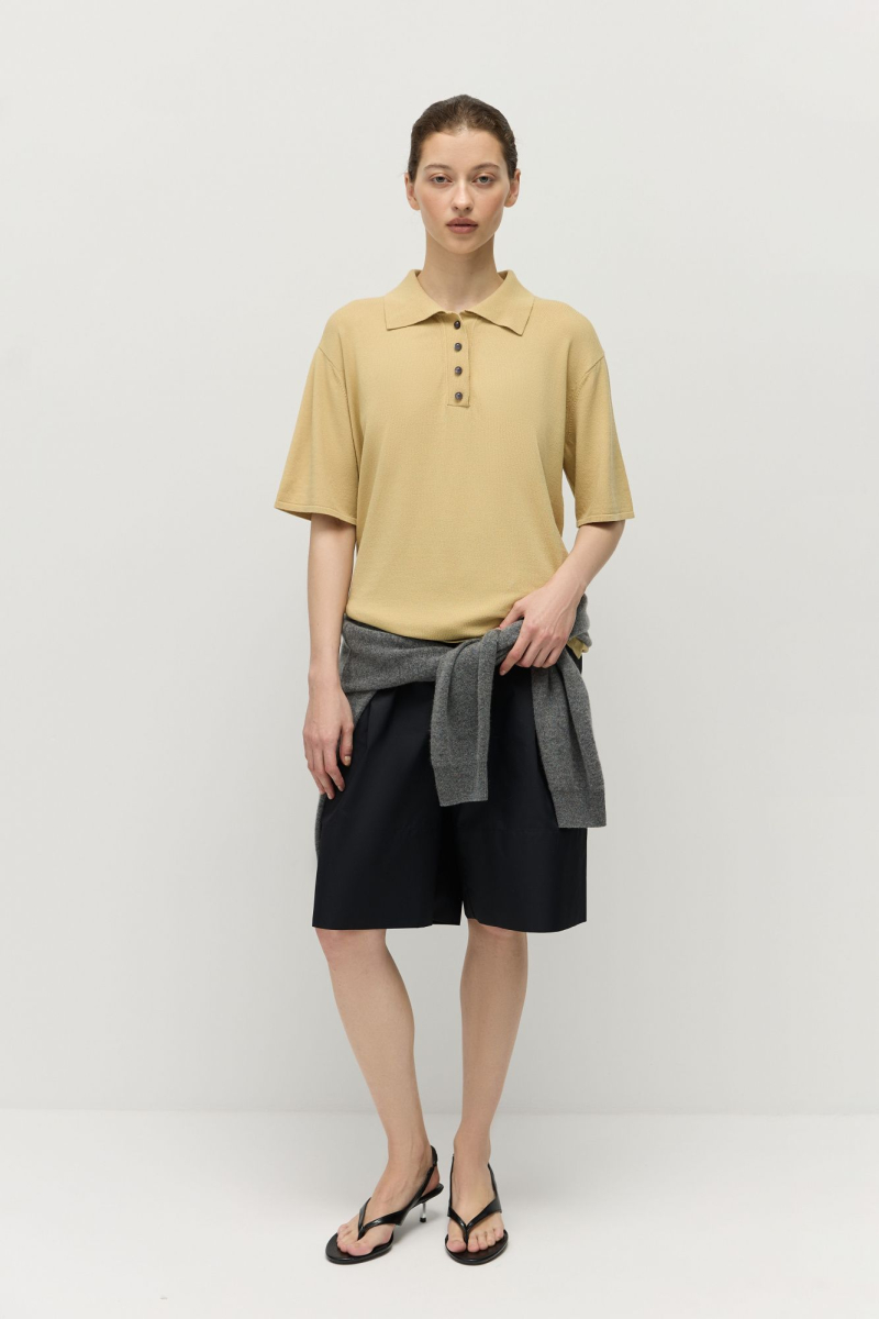 Поло с пуговицами-леденцами AROUND, цвет: горчичный,  купить онлайн