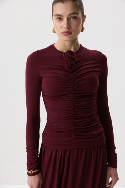 Лонгслив с декоративной розой