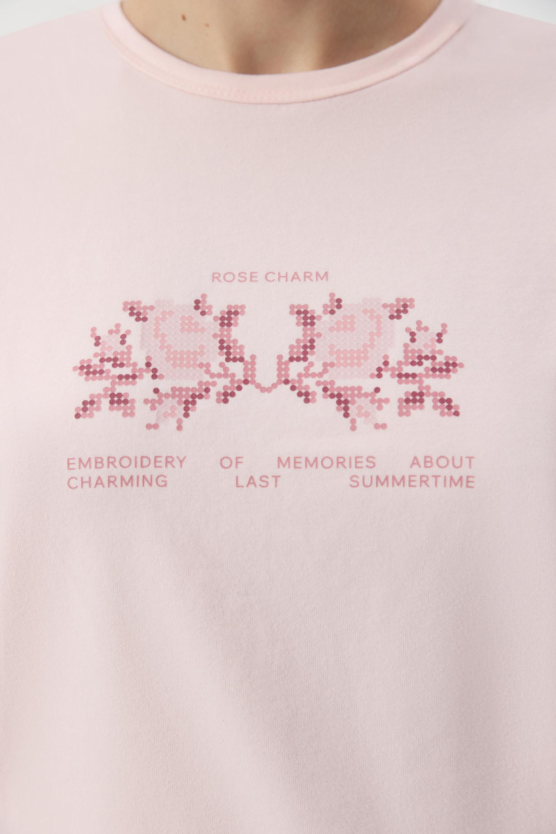 Футболка Fitted с принтом Charmstore, цвет: розовый, 212-48347-221 купить онлайн