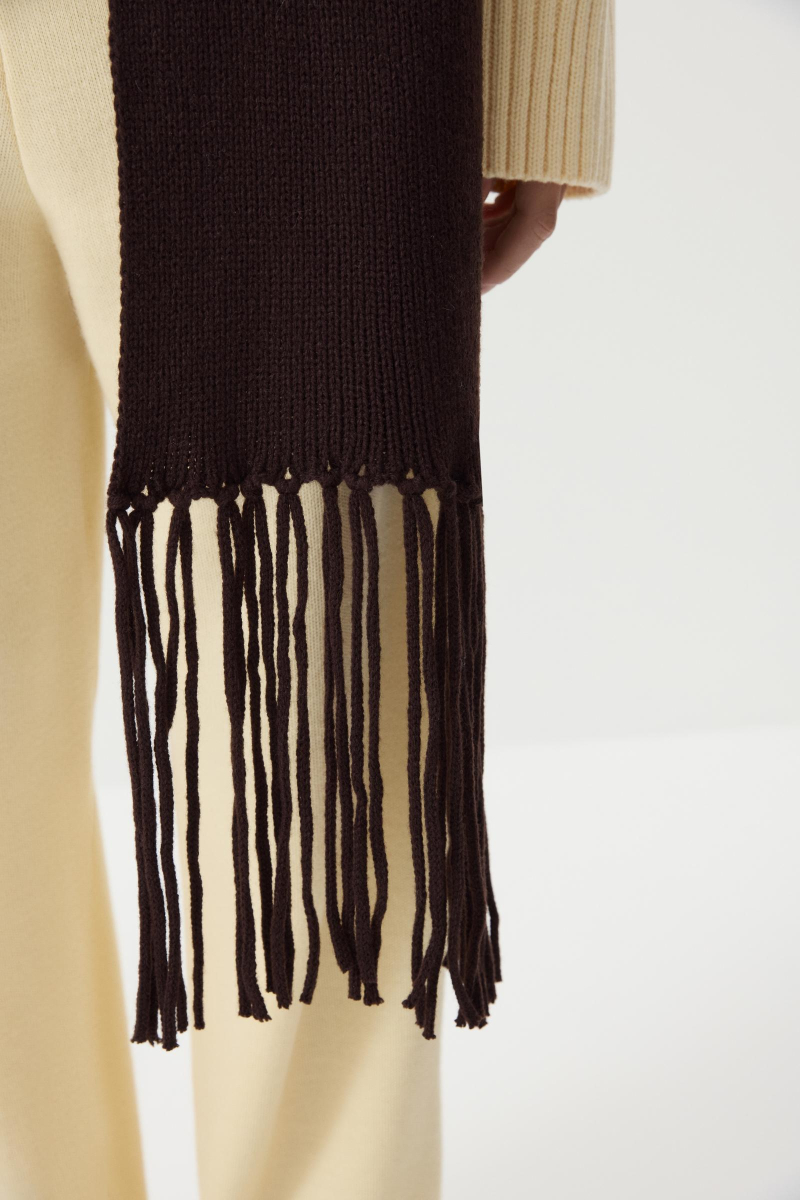 Шарф из шерсти мериноса с бахромой Charmstore, цвет: шоколадный 609-45198-551 купить онлайн
