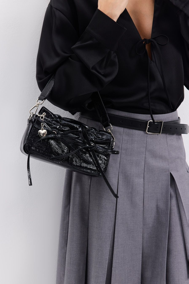 Сумка из лаковой экокожи