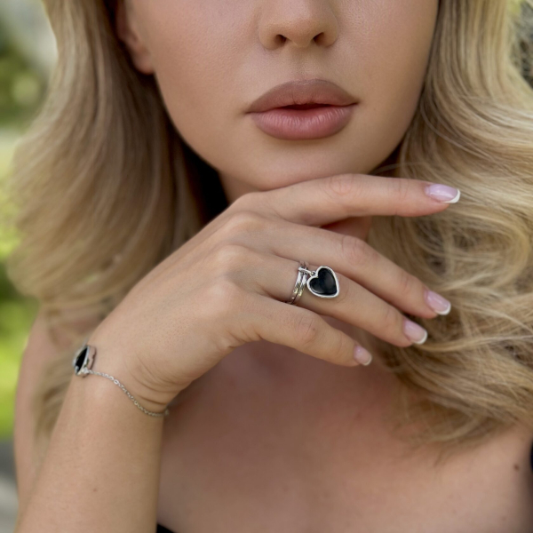 Кольцо Сердце с ониксом The Reason, цвет: серебро, клц серд онк купить онлайн