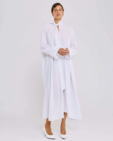 Платье в горох с шарфом