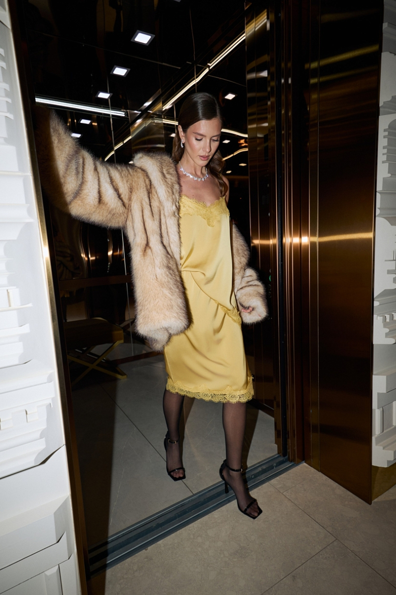 Юбка миди с кружевом