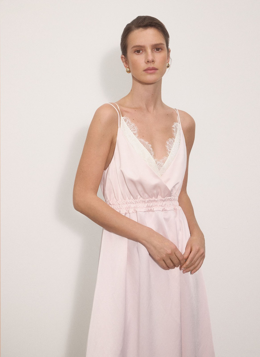 Платье из атласа