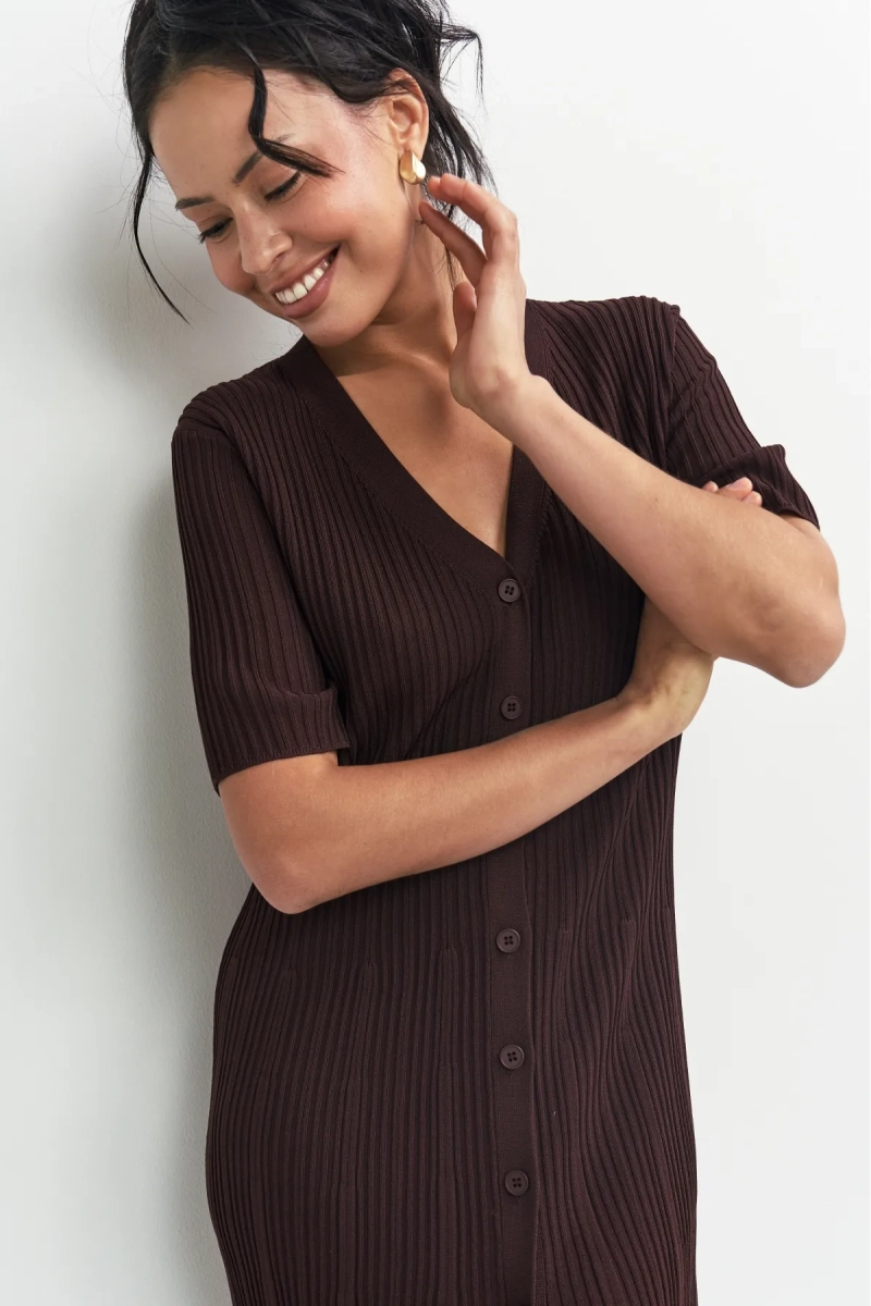 Платье трикотажное на пуговицах Erist store, цвет: коричневый, НФ-00003310 купить онлайн