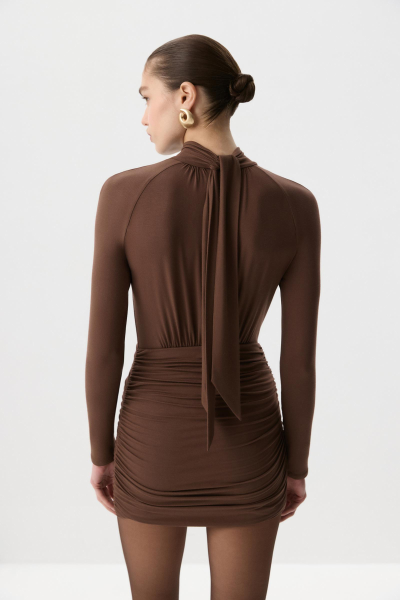 Платье мини с декоративной розой Charmstore, цвет: шоколадный, 207-47165-551 купить онлайн