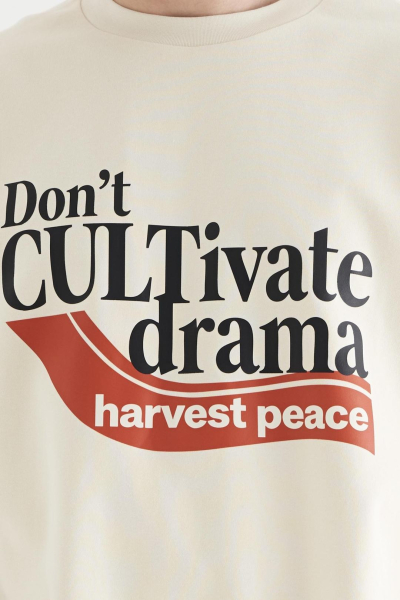 Футболка укороченная «Драма» CULTBASE, цвет: бежевый,  купить онлайн