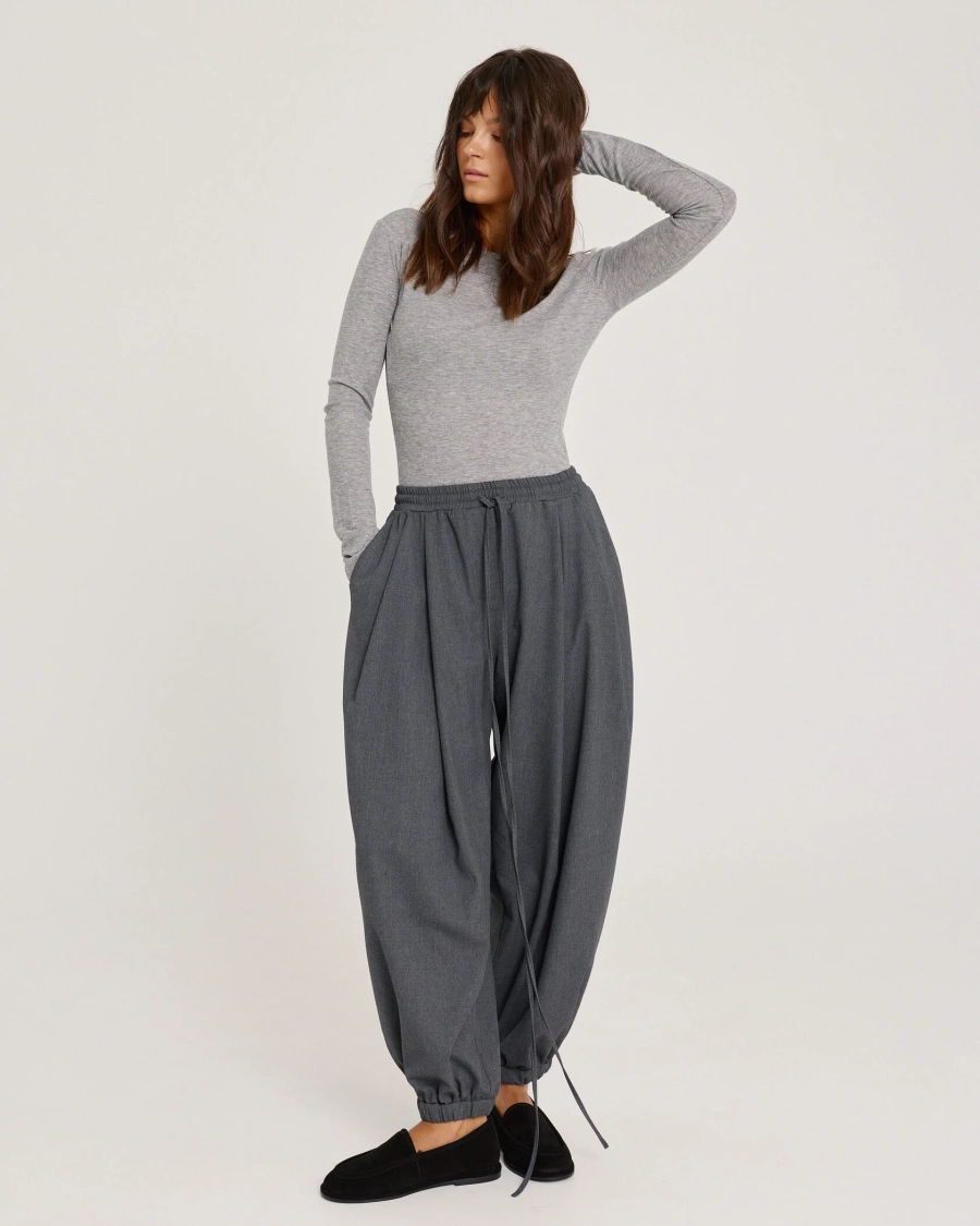 Брюки-шаровары из шерсти GRAY Anmuse, цвет: серый, TR25W204-GR купить онлайн