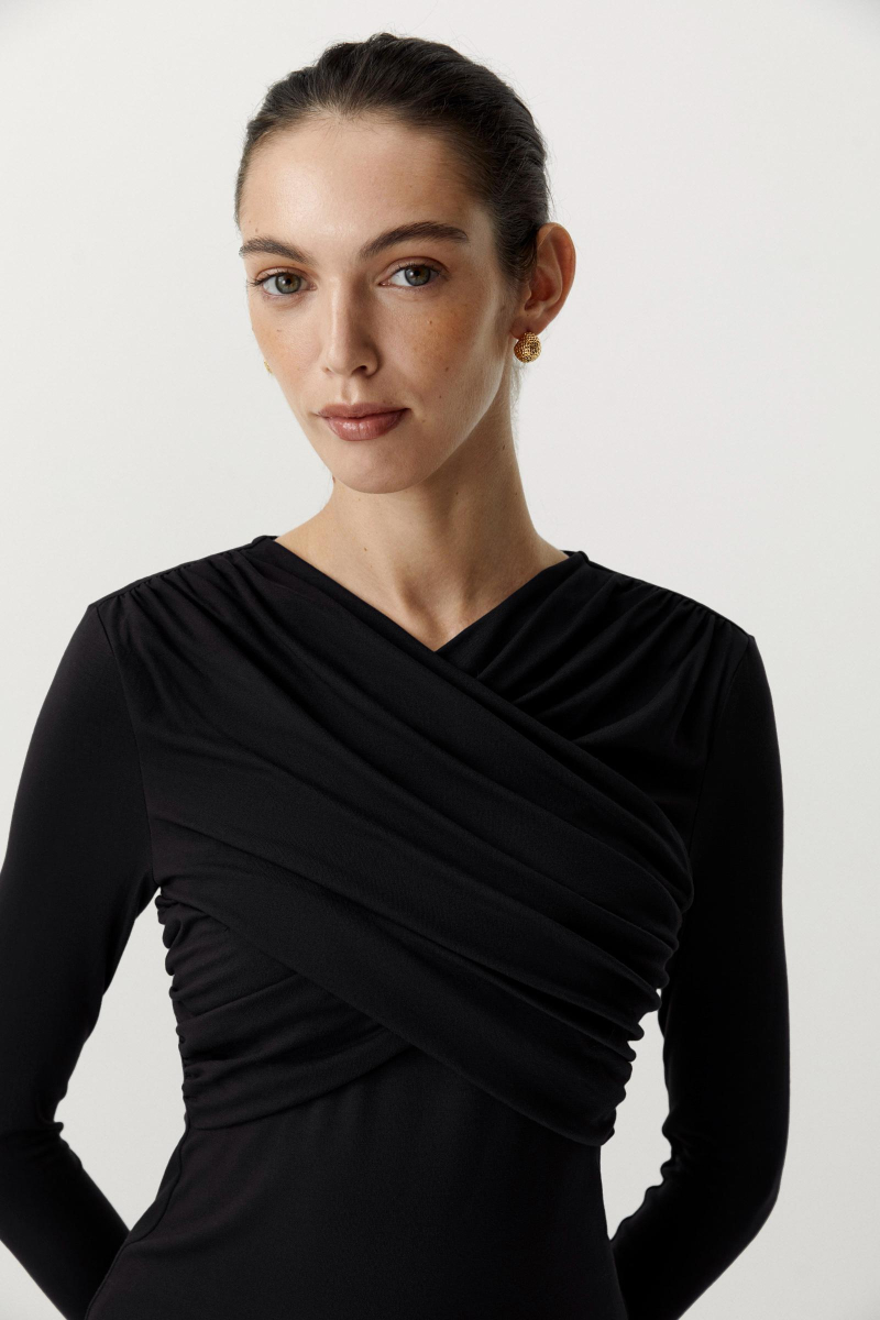 Лонгслив с драпированной деталью на груди Charmstore, цвет: Черный, 205-23265-880 купить онлайн