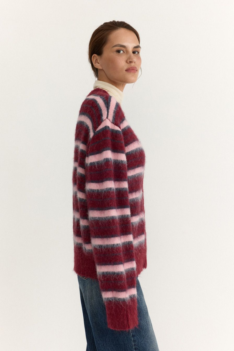 Пушистый кардиган с принтом «полоска» TOPTOP, цвет: бордовый с принтом, TT.051.18371.331 купить онлайн