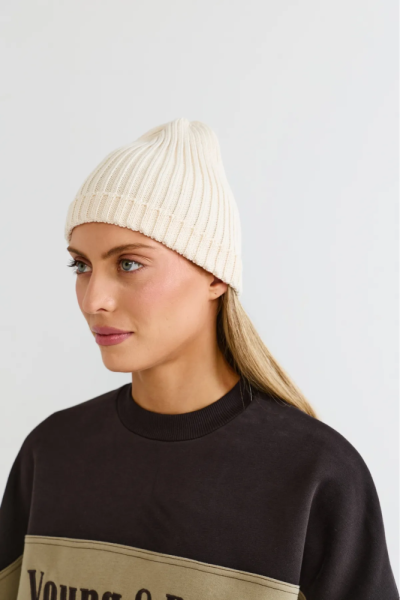 Шапка весенняя