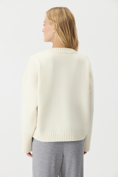 Джемпер из шерсти мериноса с круглым вырезом Charmstore, цвет: ванильный, 303-45398-113 купить онлайн