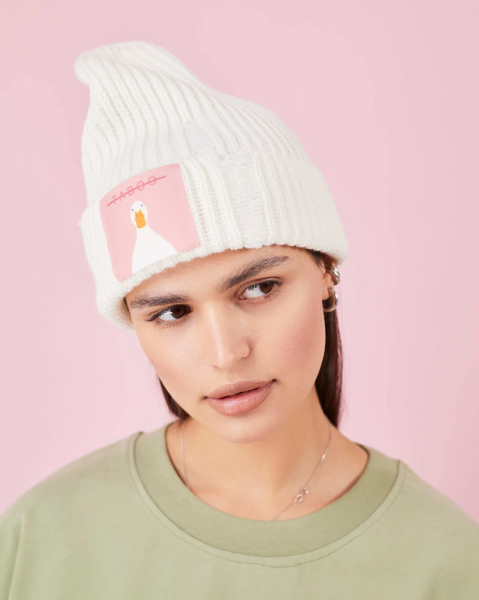 Шапка рваная с гусем