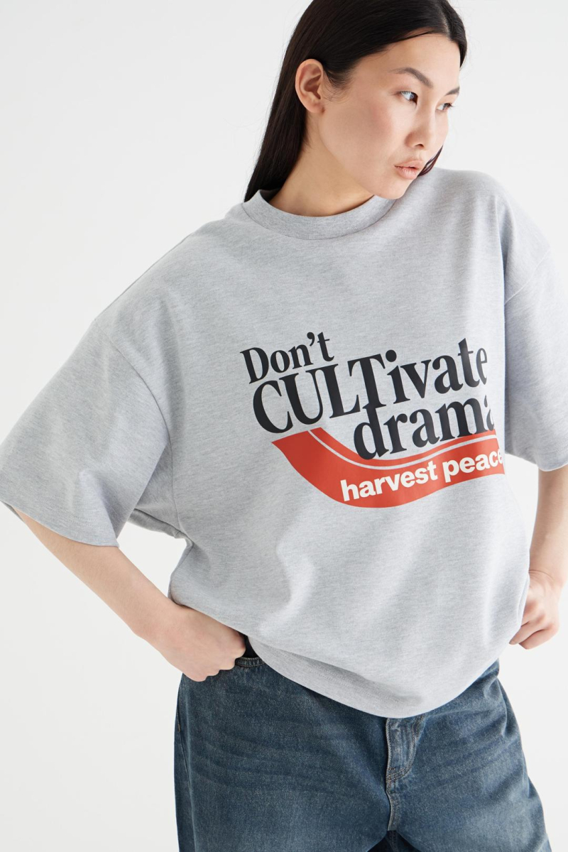 Футболка укороченная «Драма» CULTBASE, цвет: серый,  купить онлайн