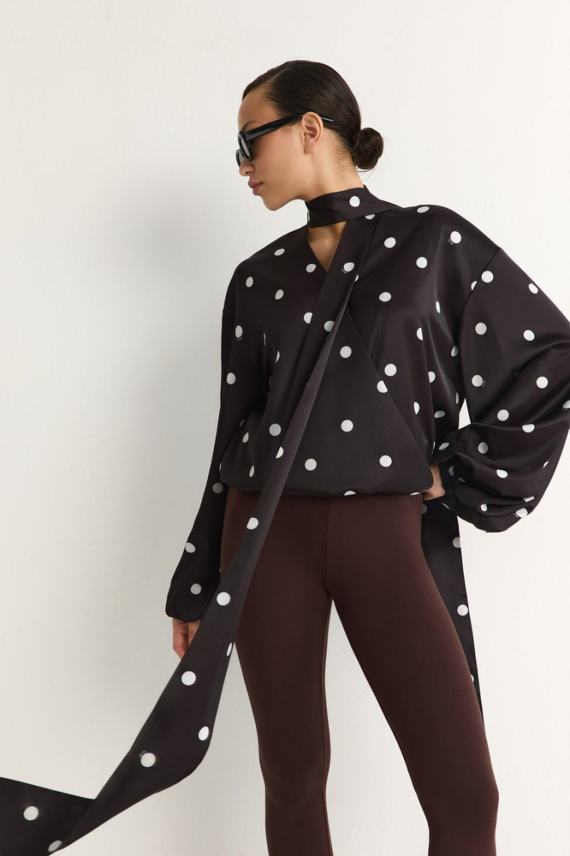 Блуза с принтом «горох»