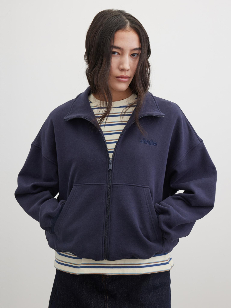 Толстовка на молнии с вышивкой