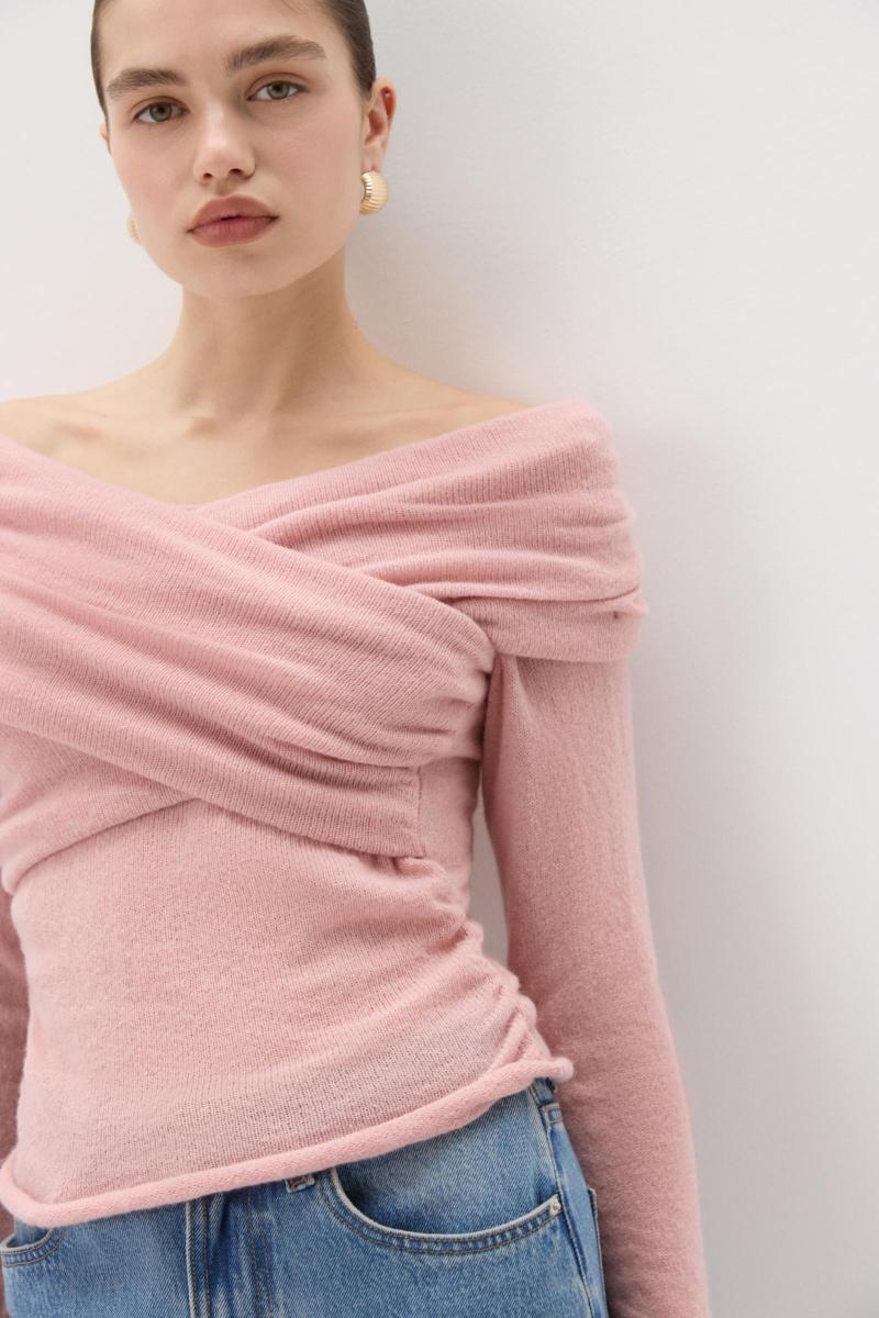 Лонгслив вязаный с драпировкой Charmstore, цвет: пудровый, 313-46685-227 купить онлайн