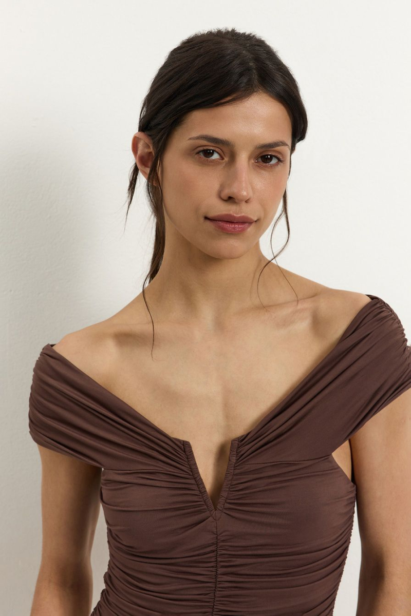 Боди с открытыми плечами TOPTOP, цвет: коричневый, TTS.023.17608.700.05436 купить онлайн