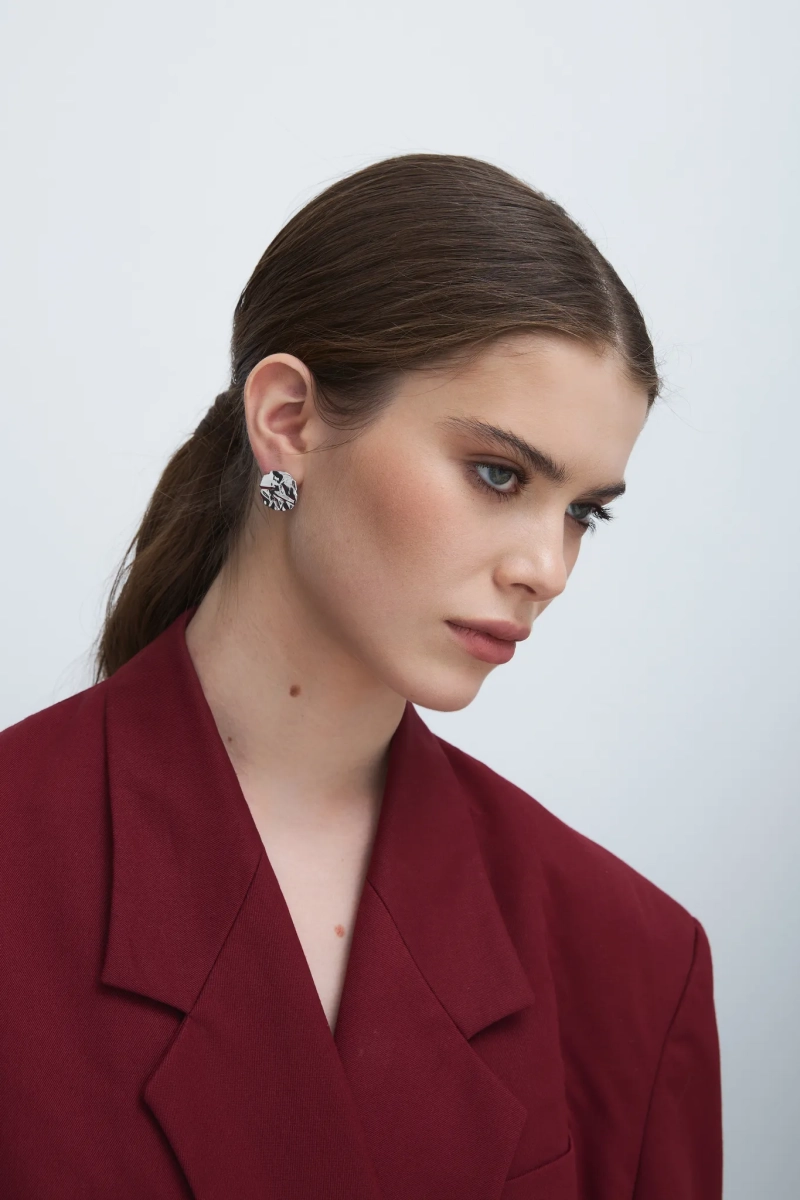 Серебряные серьги-круги «Текстура любви» SBLESKOM, цвет: серебро, 11112 купить онлайн