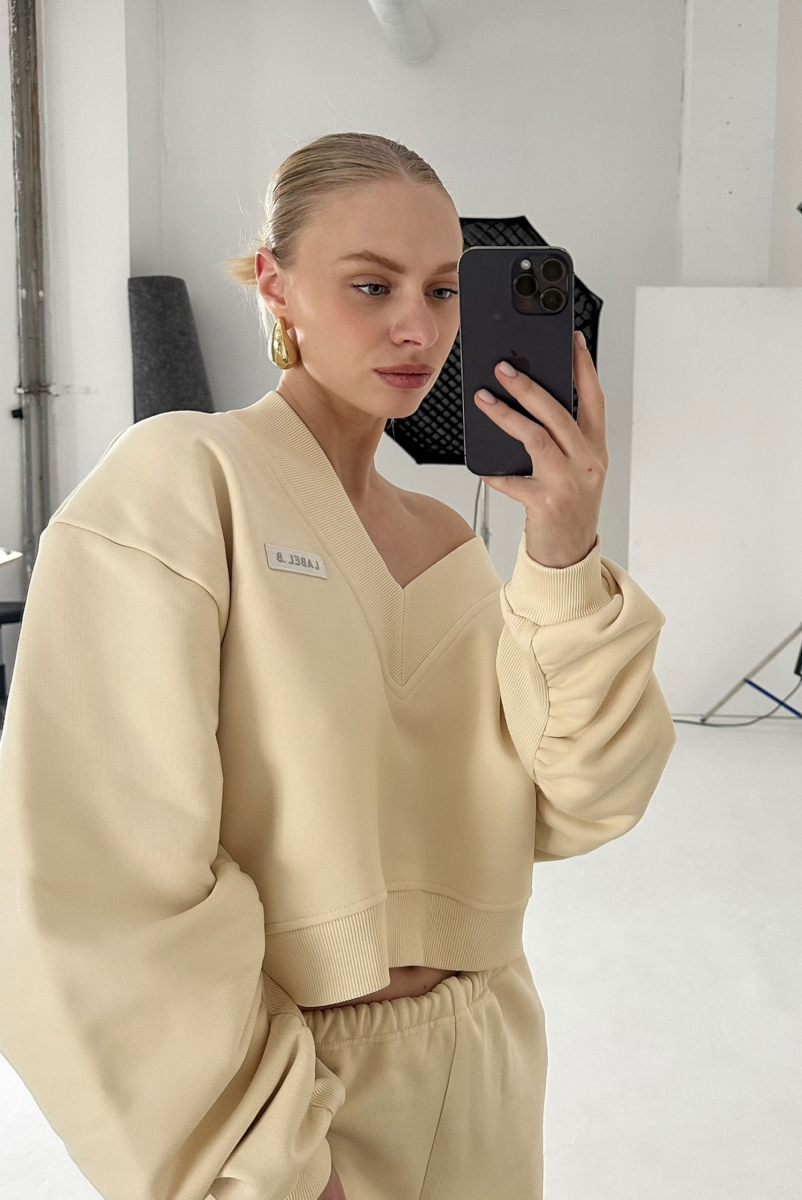 Свитшот с V вырезом ECRU Label .B, цвет: ecru, Tp.02.4.0336ECR купить онлайн