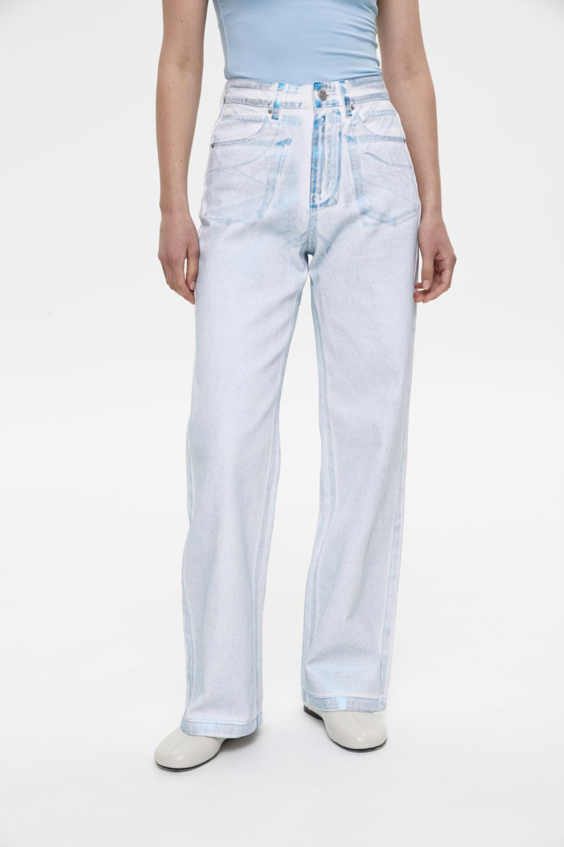 Джинсы с металлизированным покрытием