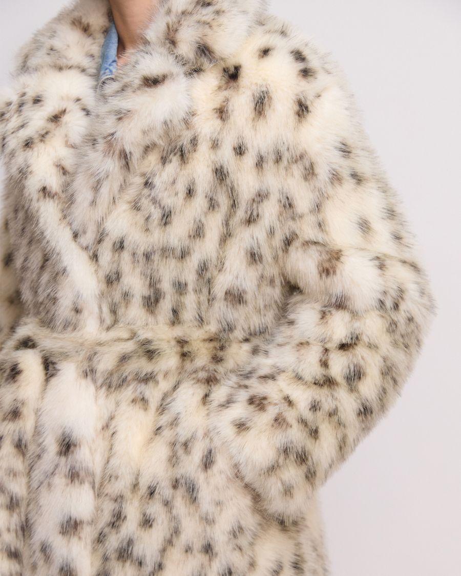 Экошуба оверсайз с английским воротником под песца Only me, цвет: снежный леопард, ЭШ3098 купить онлайн