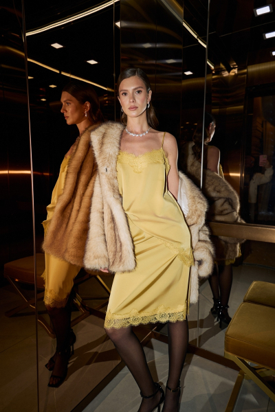 Юбка миди с кружевом