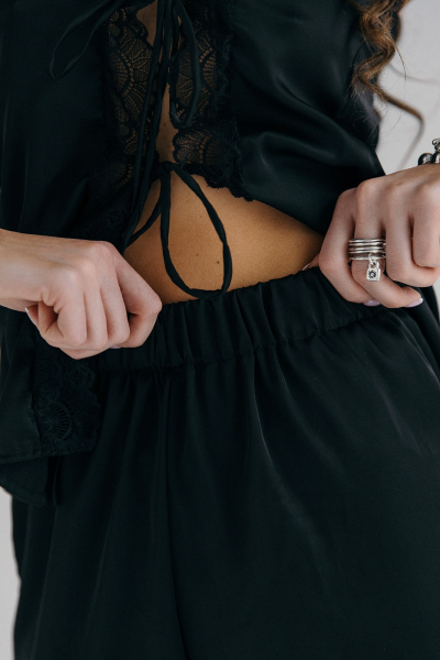 Шортики LACE SHELL