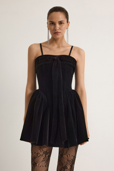 Бархатное платье с бантом