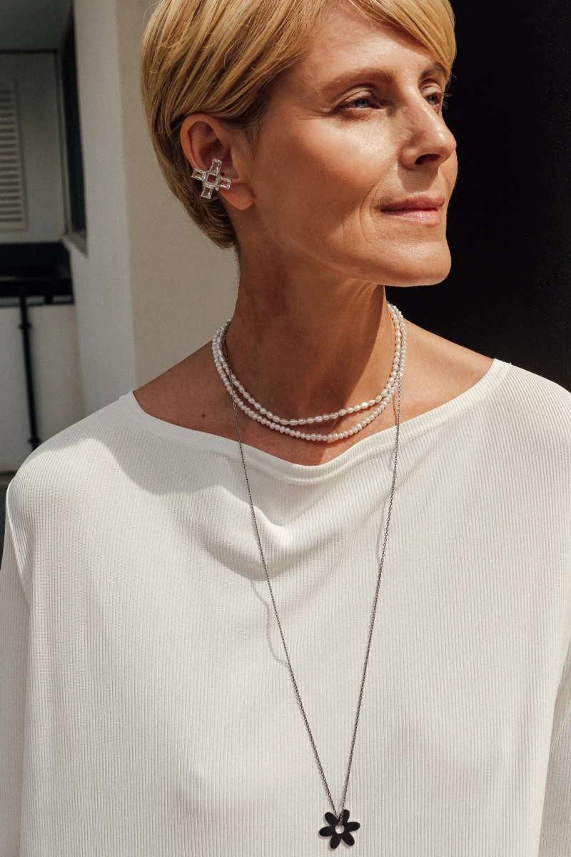 Серебряная серьга-кафф «Святая» с горным хрусталем SBLESKOM, цвет: серебро, 11722 купить онлайн