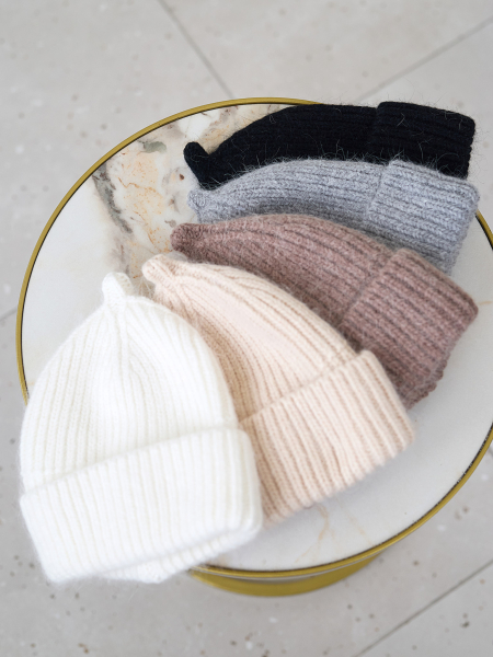 Шапка с "хвостиком" I.B.W., цвет: молочный KJ130 купить онлайн