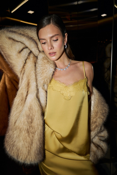 Топ из кружева ассиметричный