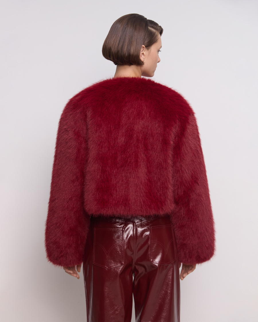 Экошуба оверсайз укороченные под песца Only me, цвет: красный, ЭШ5999 купить онлайн