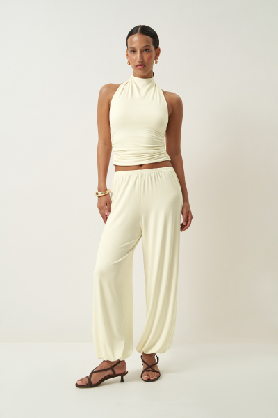 Джоггеры из вискозы Charmstore, цвет: Сливочный, 201-35065-121 купить онлайн